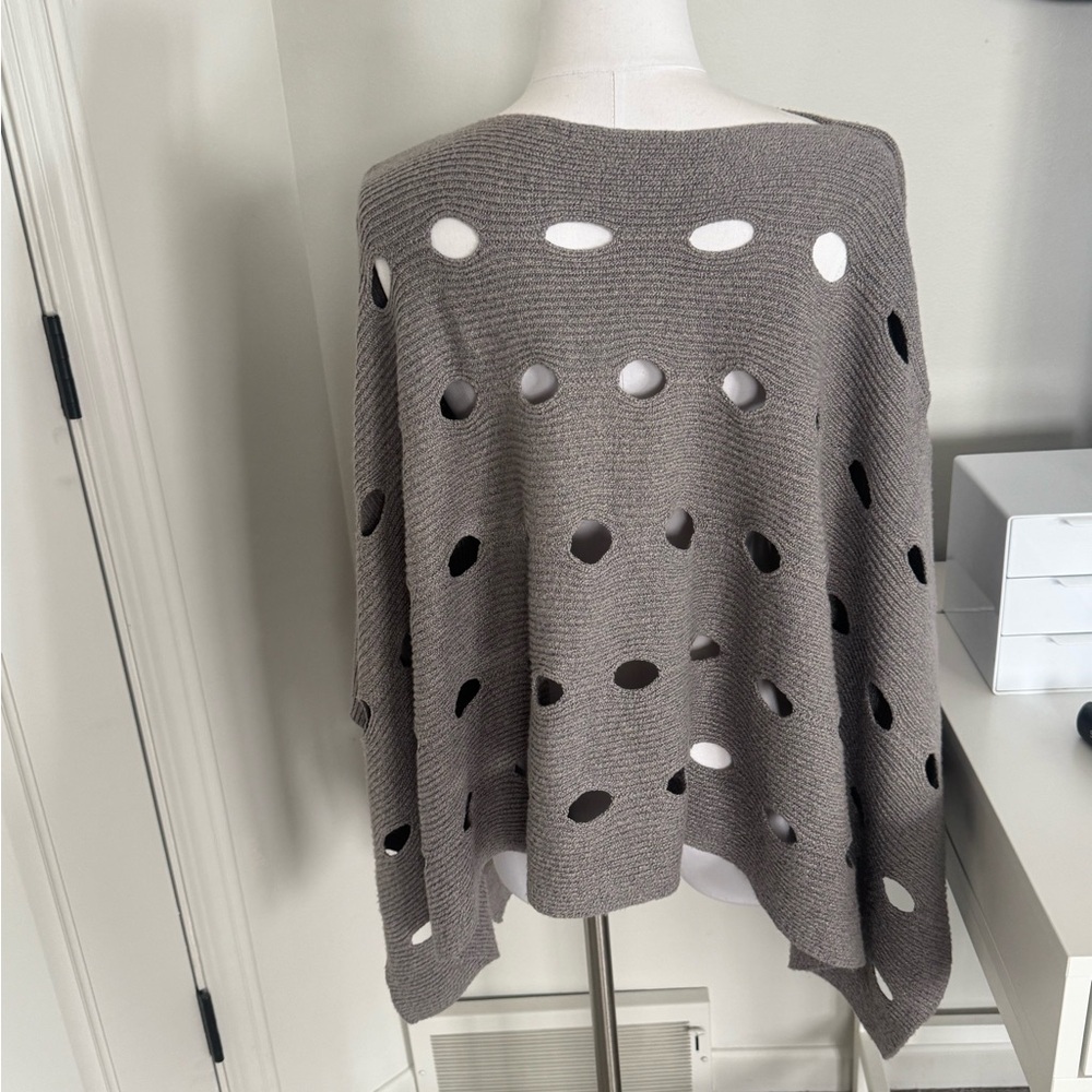 Kerisma Taupe Open-Knit Women's Poncho, excellent condition